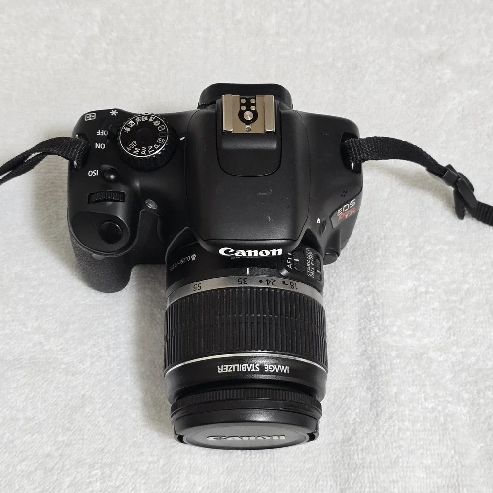 Canon EOS Rebel T2i DSLR Camera 18-55mm Lens Bundle